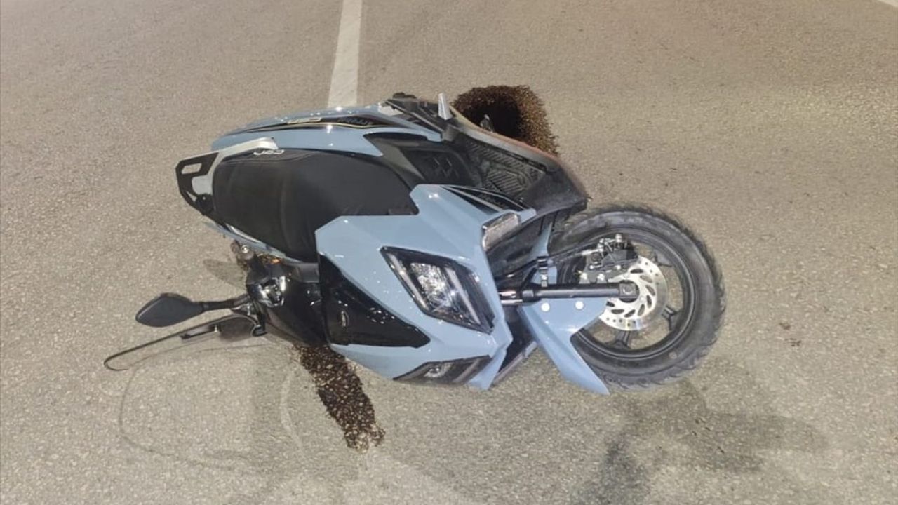Karabük'te Otomobil Motosiklete Çarptı