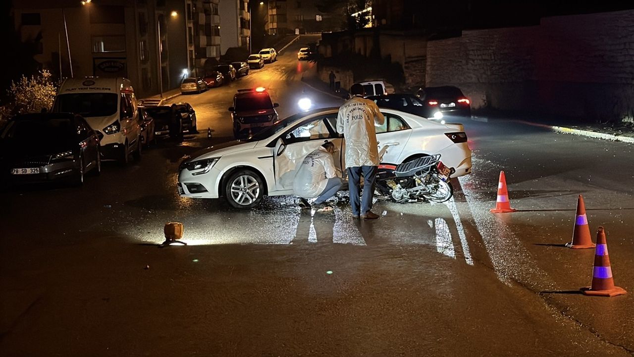 Karabük'te Otomobil ve Motosiklet Çarpışması: 2 Yaralı