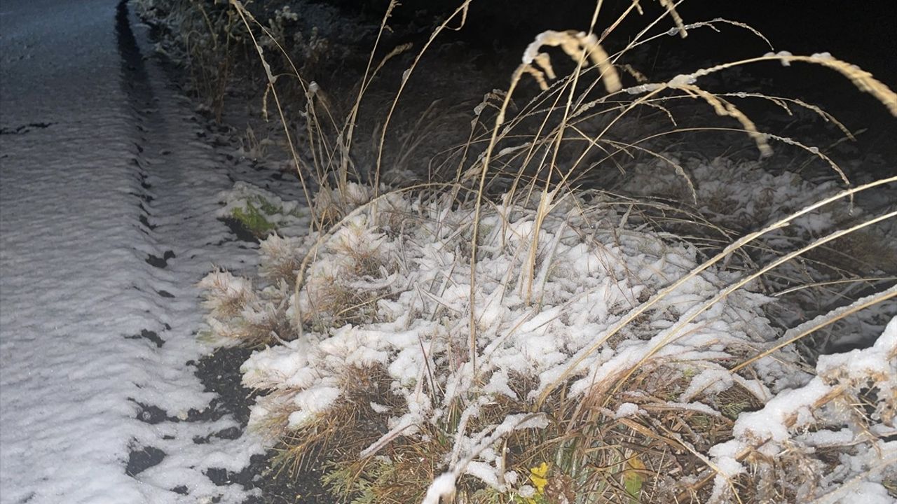 Kars'ın Yüksek Kesimlerinde Kar Yağışı Etkili Oluyor