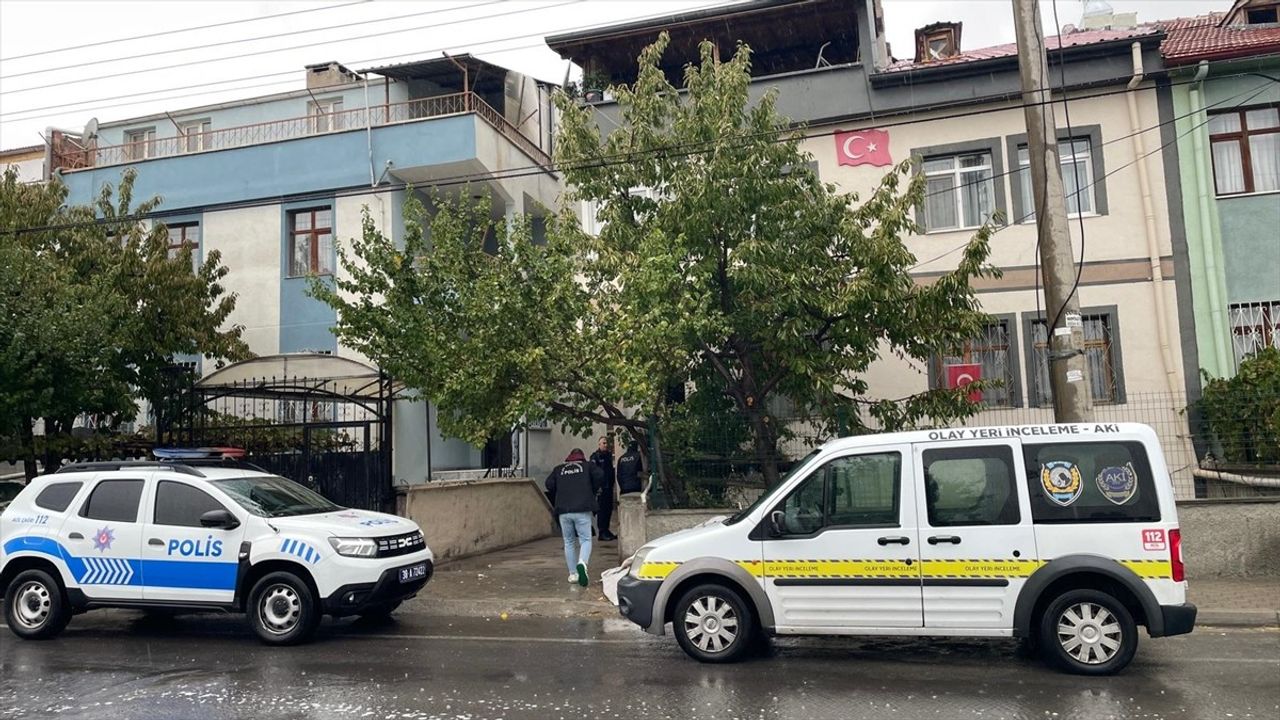 Kayseri'de Çatıda Düşen Kişi Yaralandı
