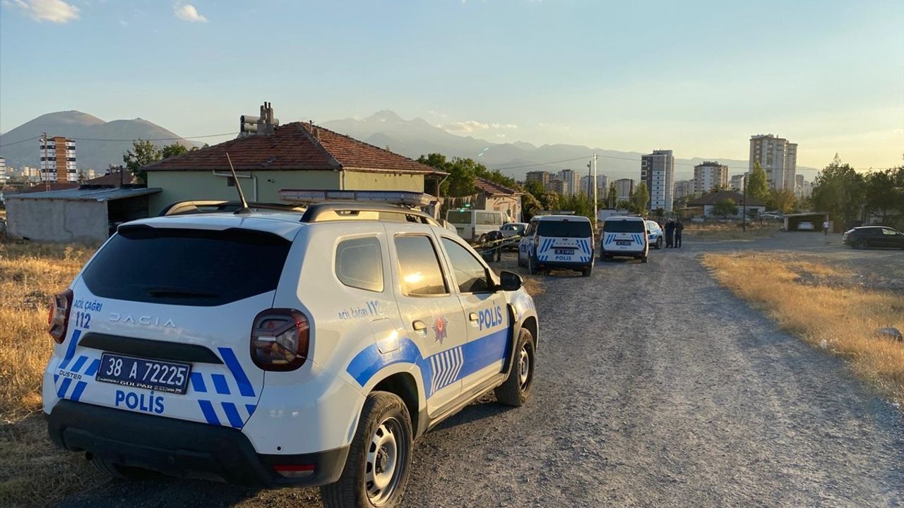 Kayseri'de Silahlı Saldırı: Baba ve Oğul Yaralı