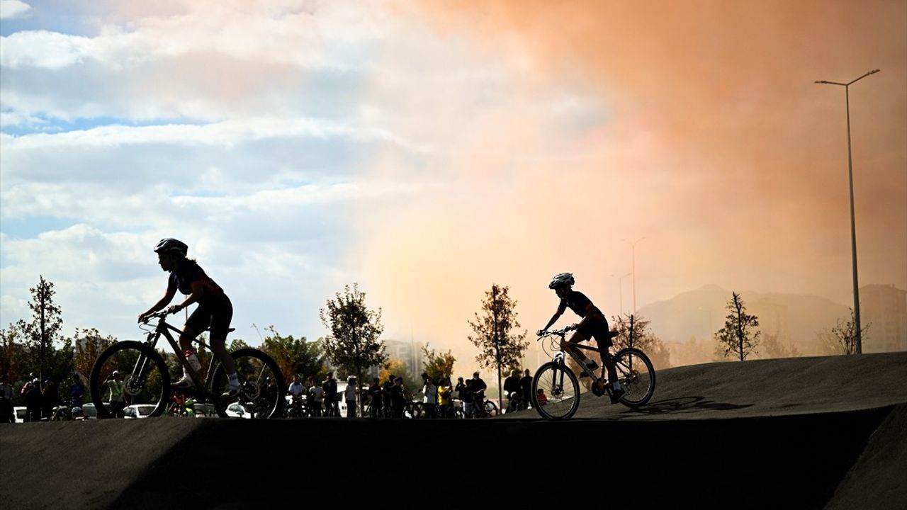 Kayseri'de Yeni BMX Parkuru ve Bisiklet Eğitim Alanı Açıldı