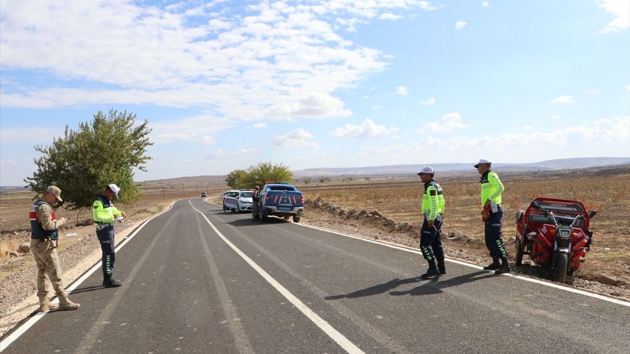 Kilis'te Elektrikli Motosiklet Kazası: İki Kişi Ağır Yaralandı