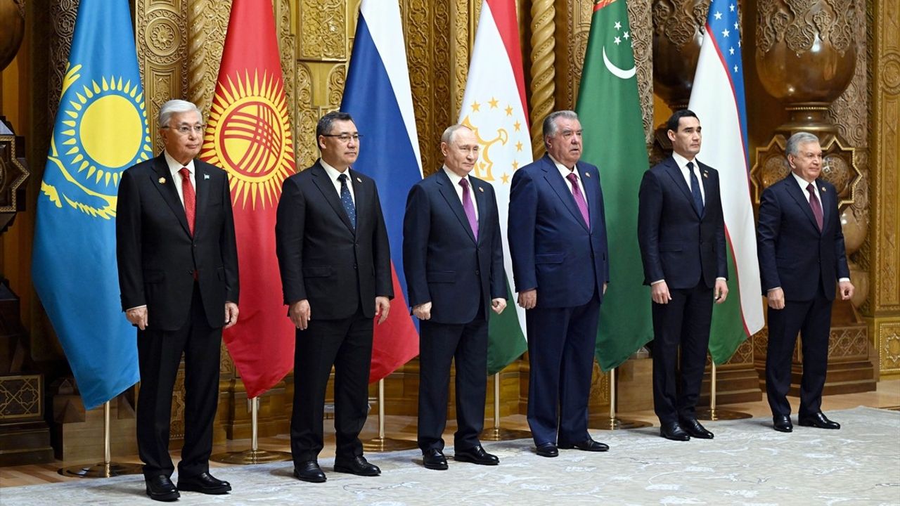 Kırgızistan Cumhurbaşkanı Caparov'un Uluslararası İşbirliği Vurgusu