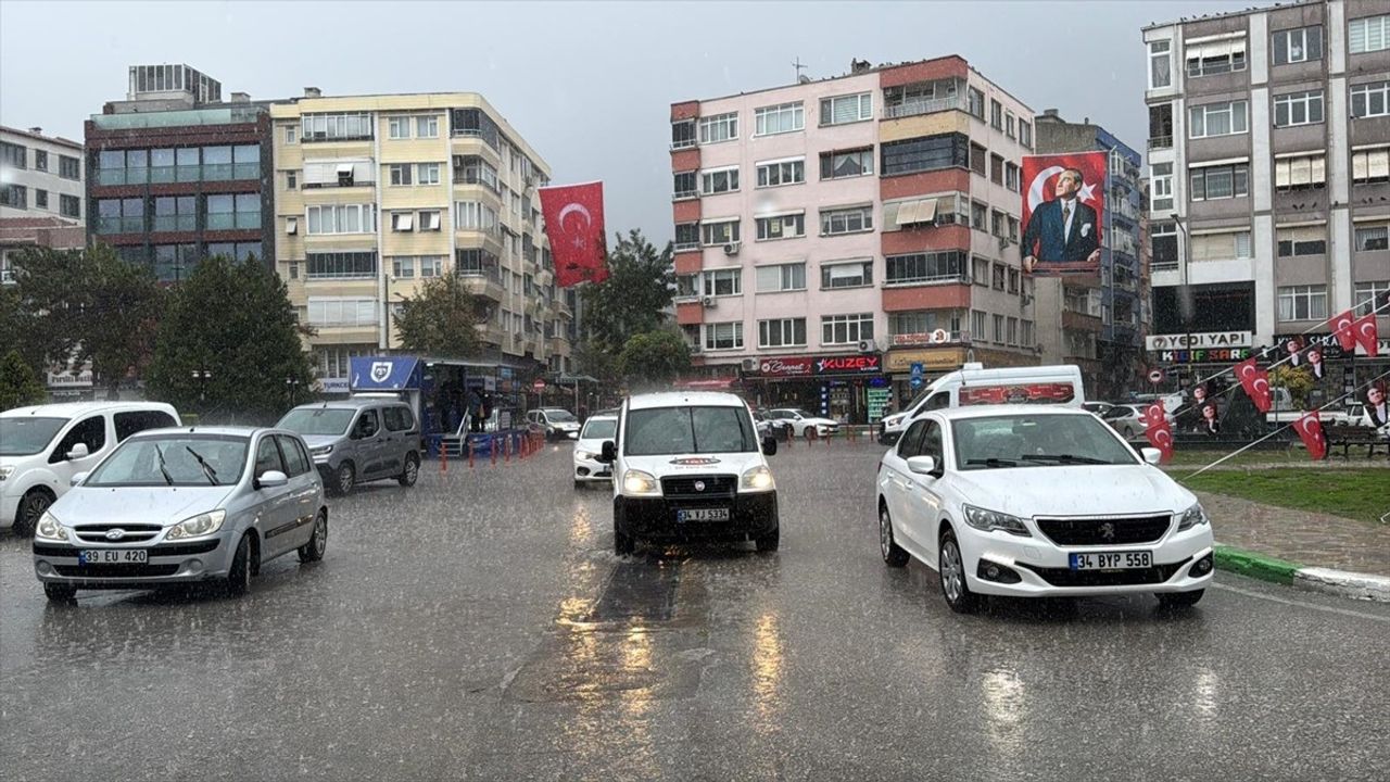 Kırklareli'de Şiddetli Yağış ve Rüzgar Etkili