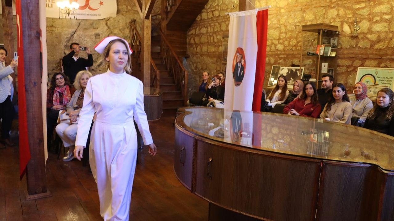 Kırklareli'nde Sağlığın Tarihi Adımları Defilesi Gerçekleşti