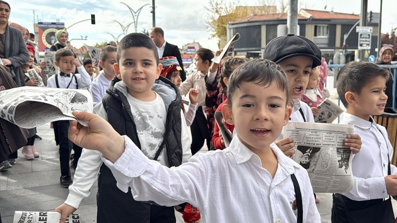 Kırşehir'de Anaokulu Öğrencileri Cumhuriyet'in İlanını Kutladı