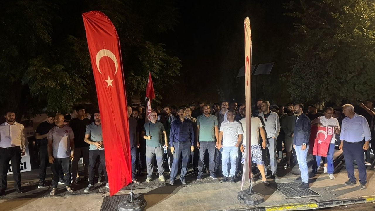 KKTC'de İsrail'in Küresel Sumud Filosu'na Yönelik Protesto