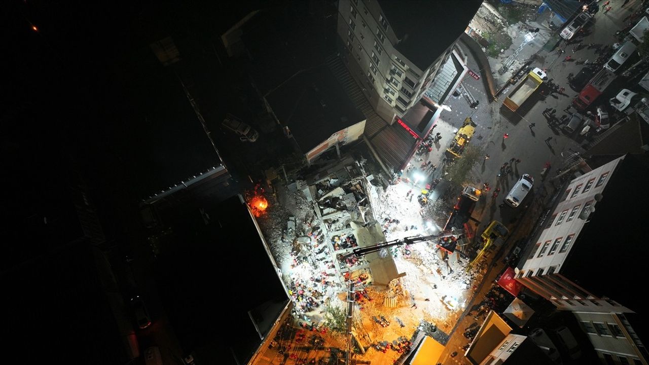 Kocaeli'de Çöken Bina: Aile Üyelerine Ulaşıldı