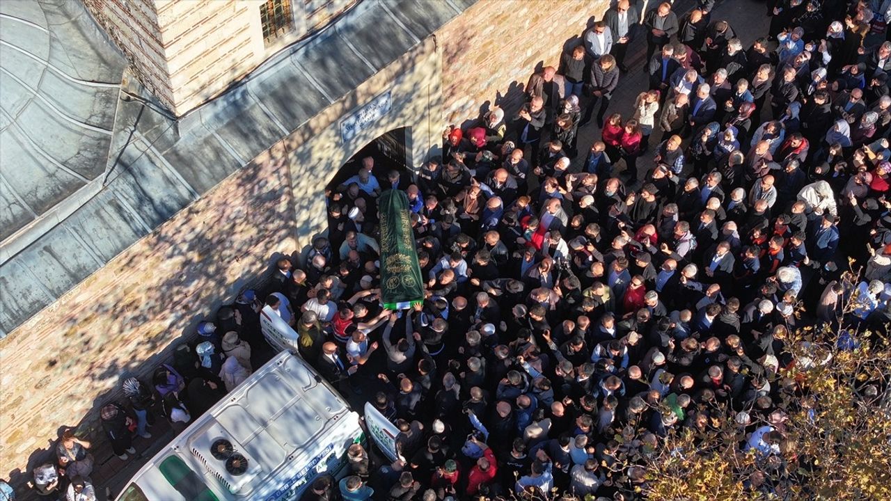 Kocaeli'de Çöken Binadan Kurtarılan Genç Kızın Sevinç Dolu Anları