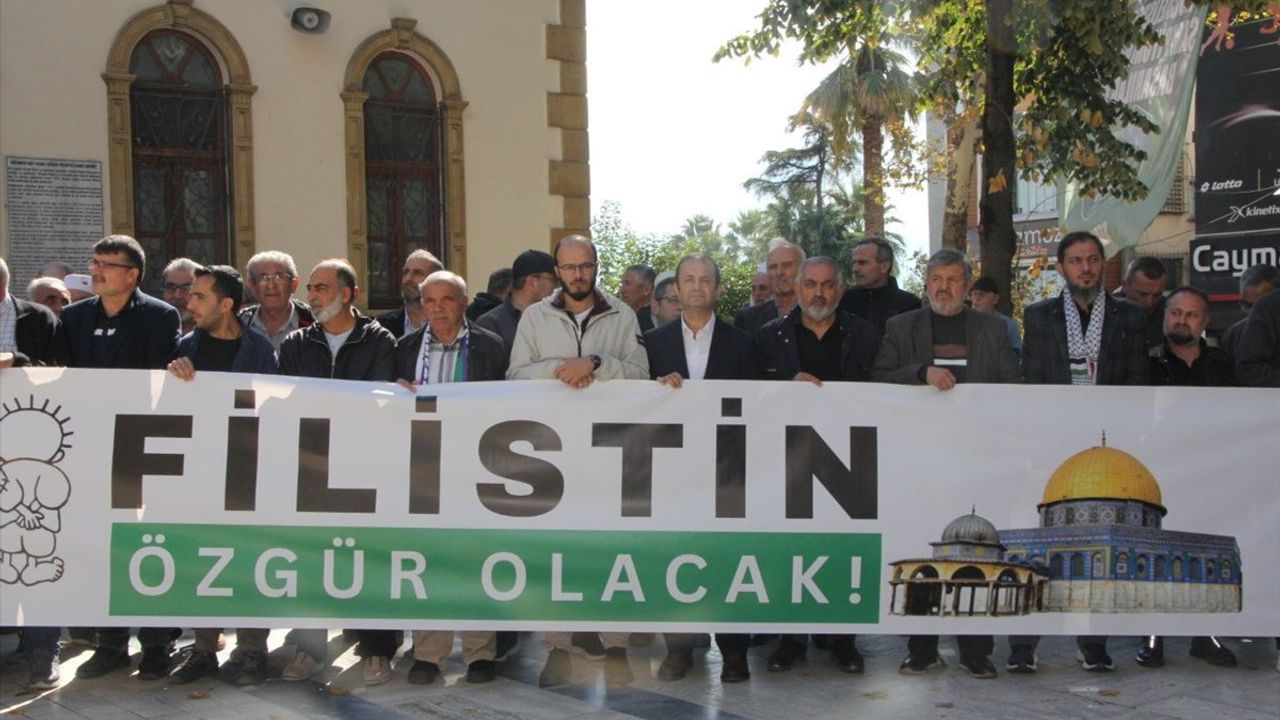 Kocaeli'de İsrail'in Gemilere Saldırısına Tepki Gösterildi