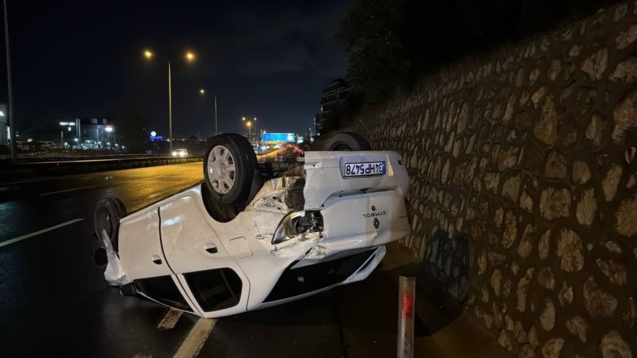 Kocaeli'de Trafik Kazası: 2 Yaralı