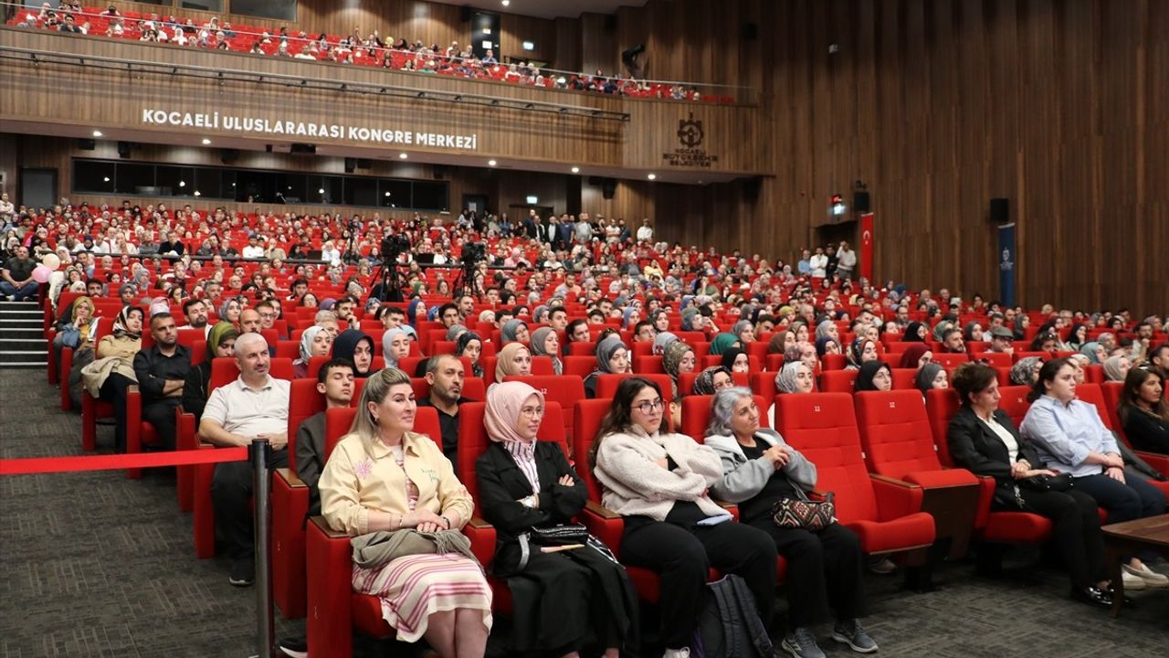 Kocaeli Kitap Fuarı'nda İki Önemli Söyleşi Gerçekleşti