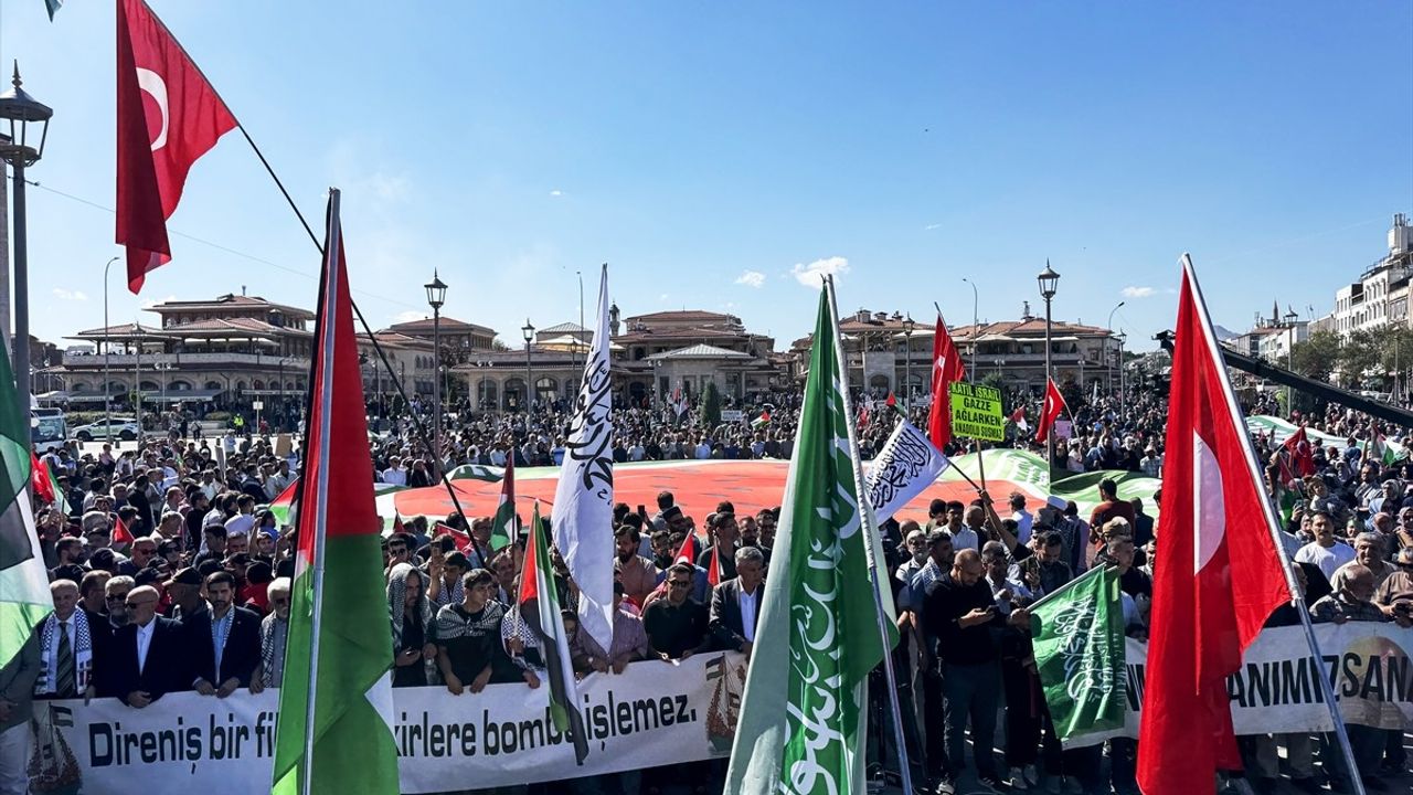 Konya'da Filistin İçin Destek Yürüyüşü Düzenlendi