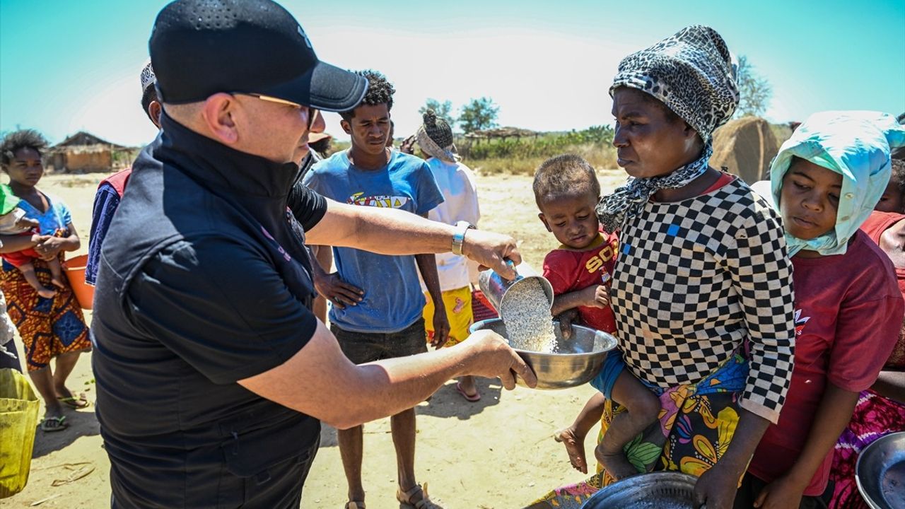 Madagaskar'a Yardım Eli Uzatan Dernek
