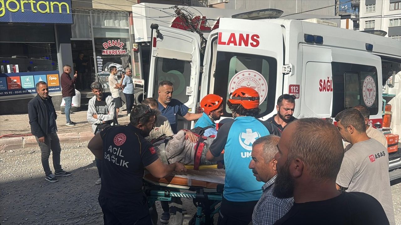 Malatya'da Freni Arızalanan Kamyon 15 Araca Çarptı