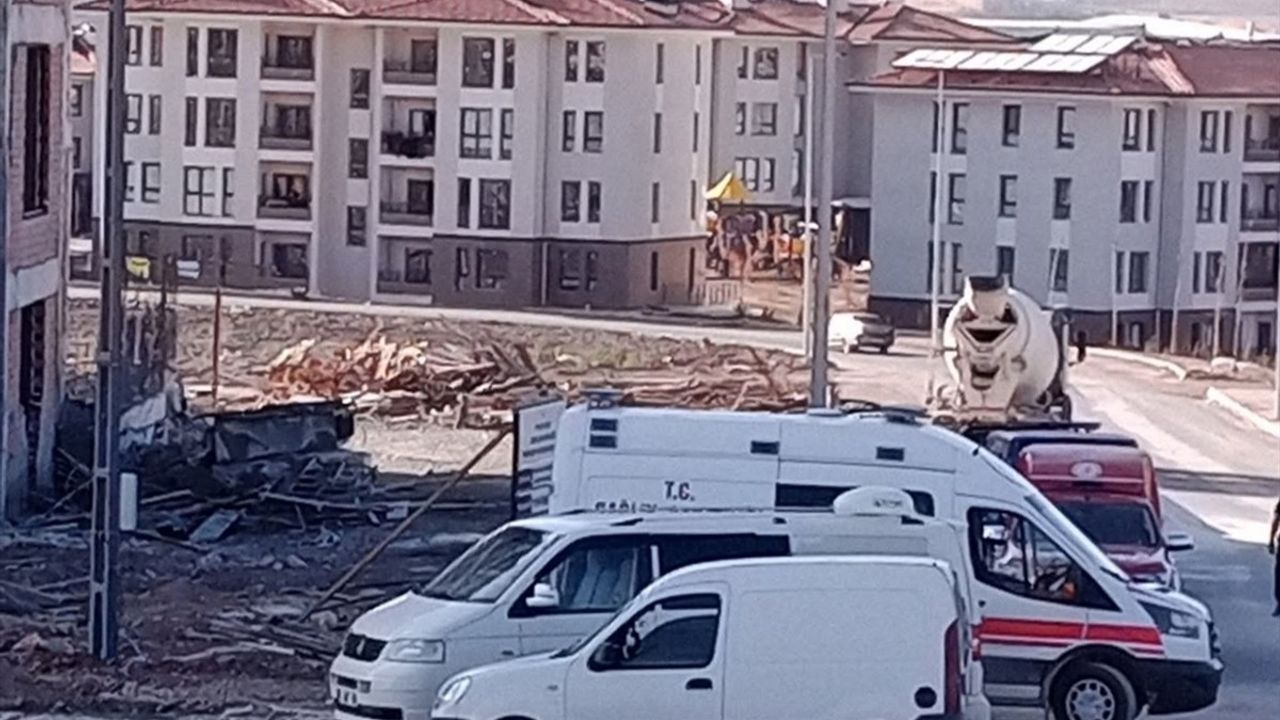 Malatya'da İnşaatta Kalıp Çökmesi Sonucu İki İşçi Yaralandı