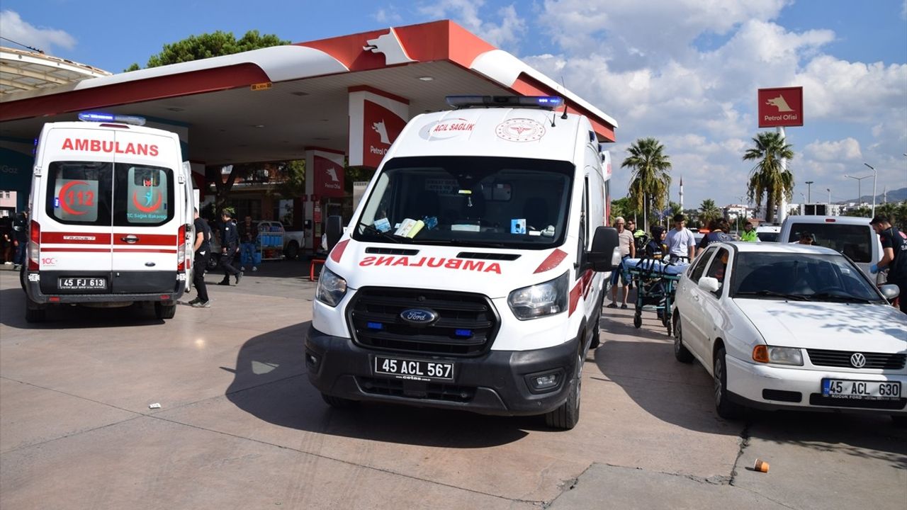 Manisa'da Bıçaklı Saldırı: Eski Eş ve Arkadaşına Saldırı Düzenlendi