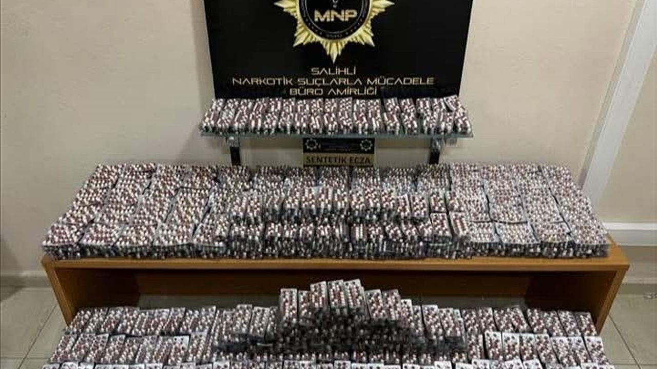 Manisa'da Uyuşturucu Ticareti Yapan 4 Şüpheli Tutuklandı