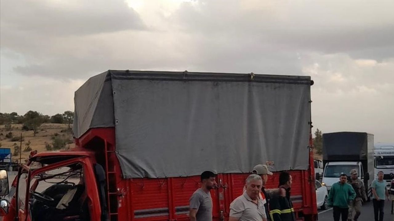 Mardin'deki Trafik Kazasında 14 Yaralı