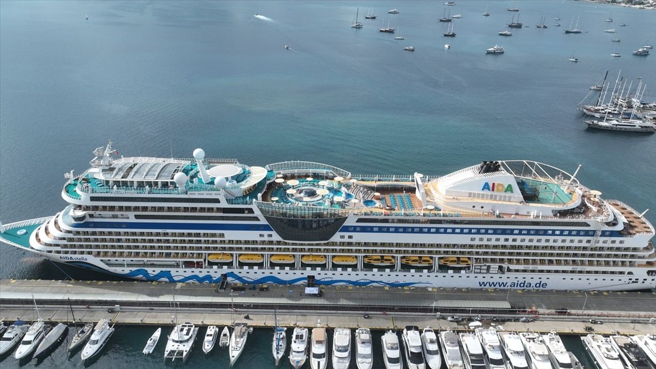 Marmaris'e Aida Stella Kruvaziyeri ile 2,500 Yolcu Geldi
