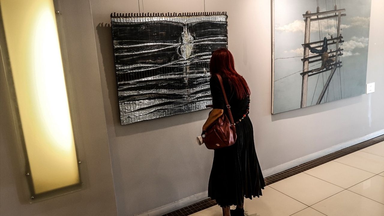 Mersin'de 2. Akdeniz Bienali Devam Ediyor