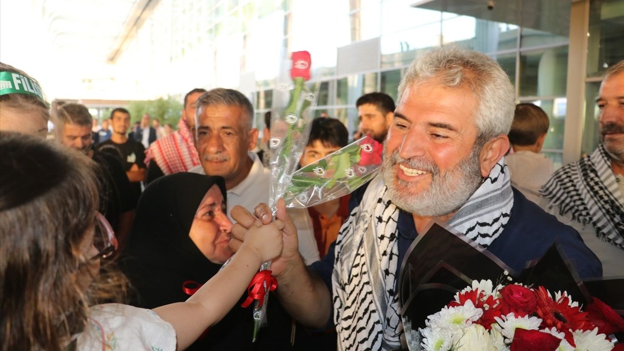 Mersin'de Karşılama: Muhammed Emin Işık Türkiye'ye Döndü