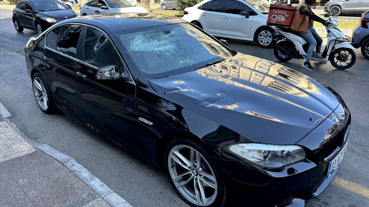 Mersin'de Otomobillere Zarar Veren Şüpheliler Gözaltına Alındı