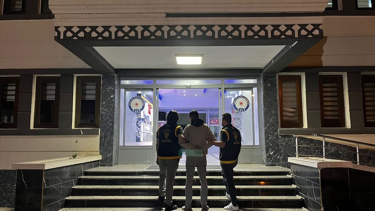 Mersin'de Park Halindeki Araçları Yakan Şüpheli Yakalandı