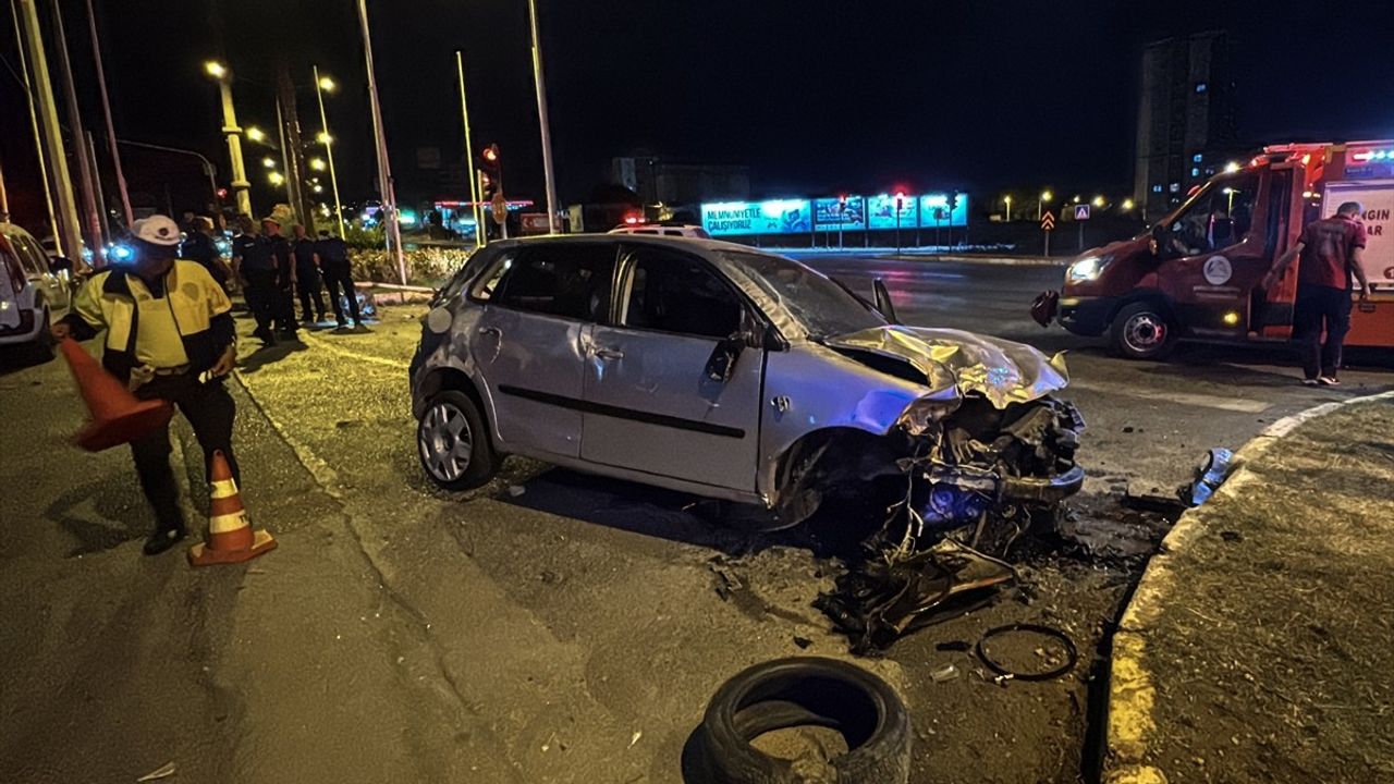 Mersin'de Trafik Kazası: Sürücü Yaralandı