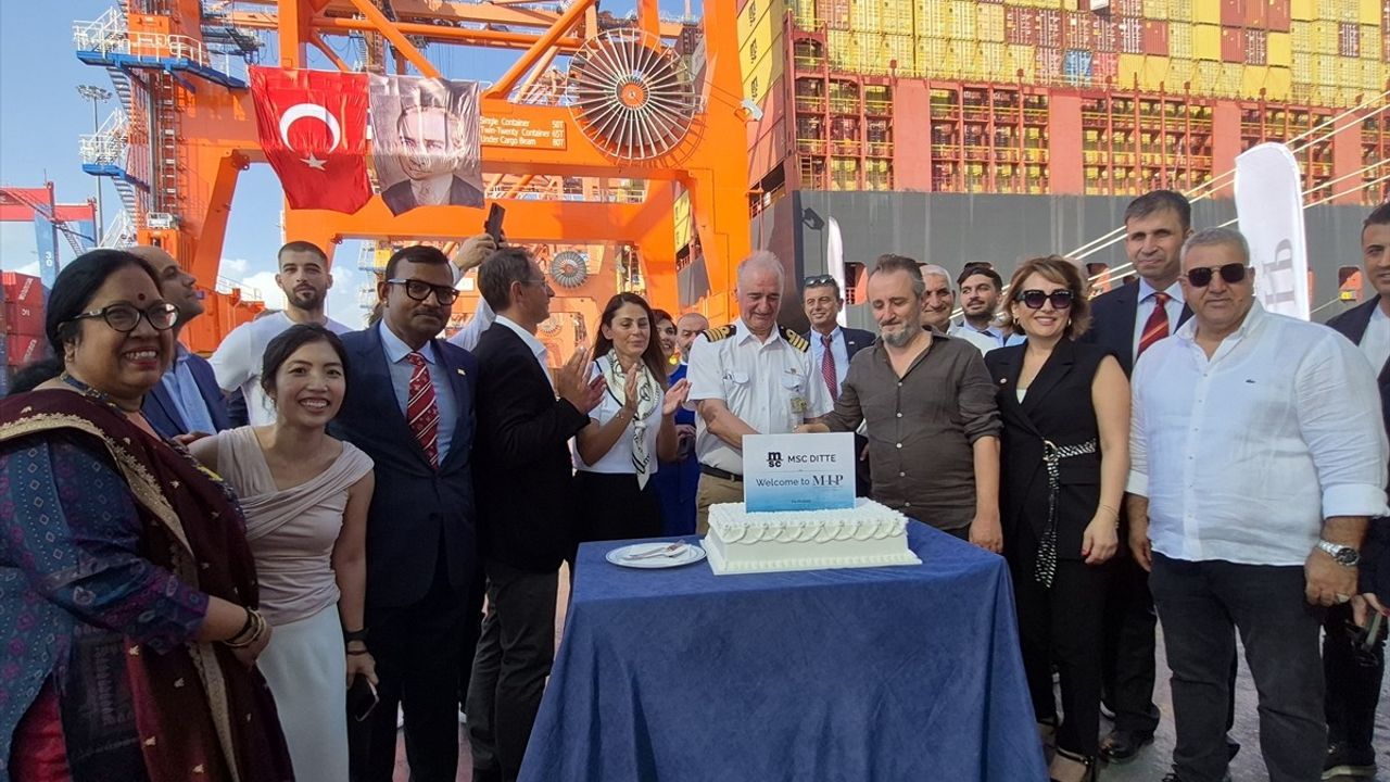 Mersin Limanı'nda Tarihi An