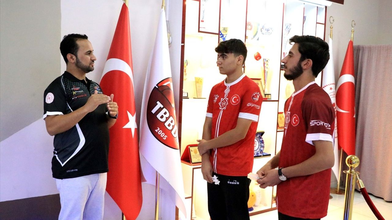 Milli Dartçılar Slovakya'da Şampiyonluk İçin Hazırlanıyor