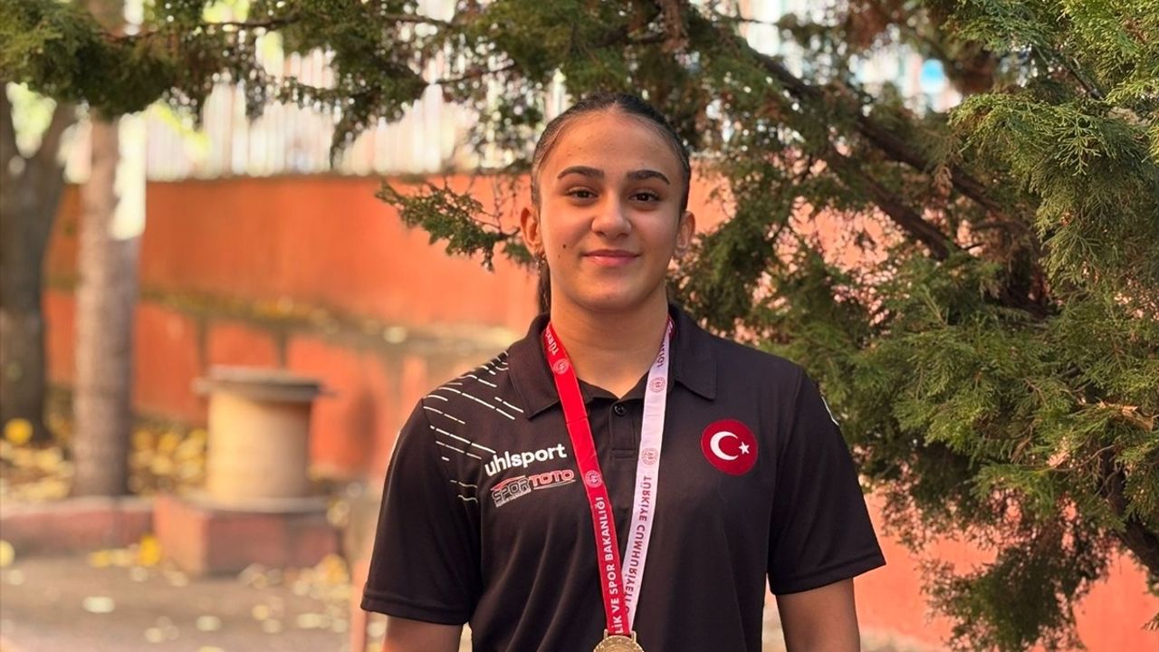 Milli Halterci Türkan Beşikçi, Dünya Şampiyonası için Hazırlanıyor