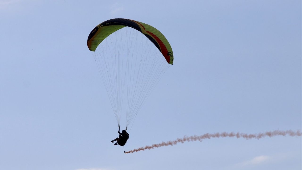 Muğla'da 25. Uluslararası Ölüdeniz Hava Oyunları Festivali Devam Ediyor