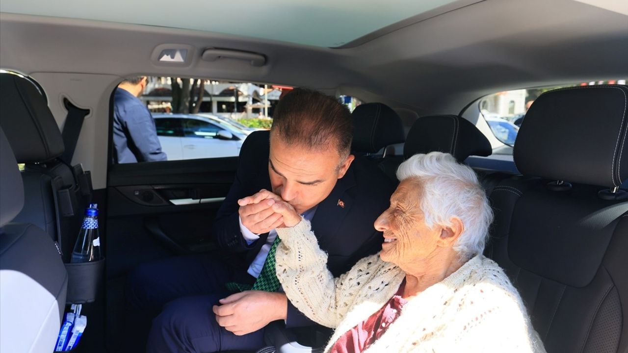 Muğla Valisi'nden Huzurevi Sakinine Özel Jest