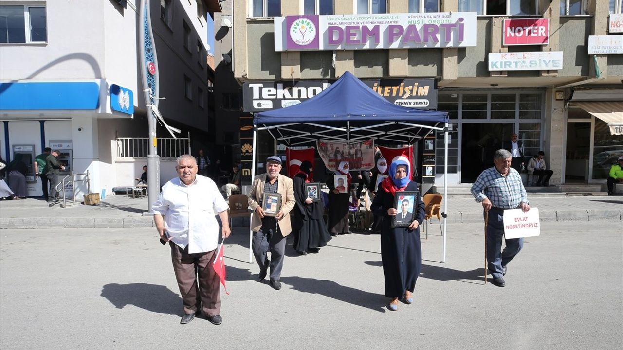 Muş'ta Ailelerin Evlat Nöbeti Devam Ediyor