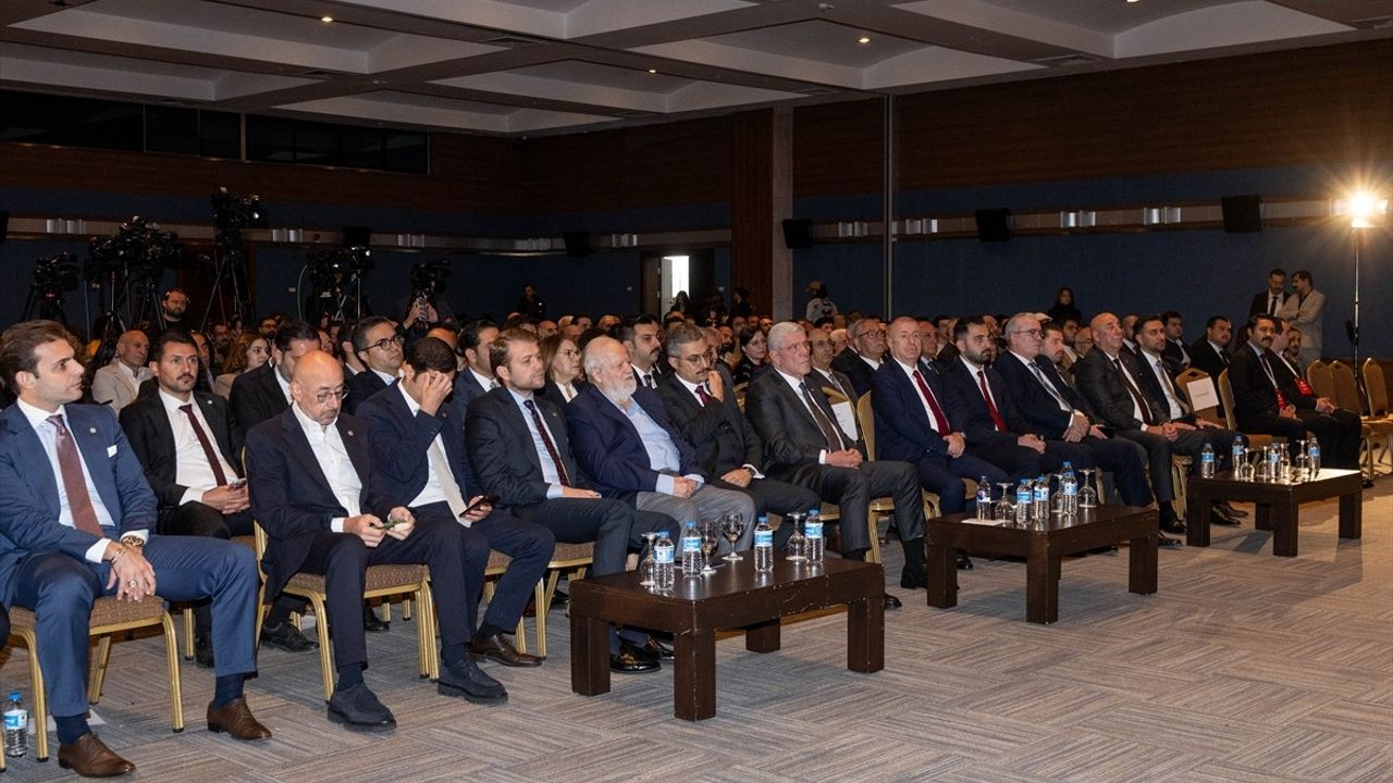 Müsavat Dervişoğlu'ndan Milliyetçilik Vurgusu