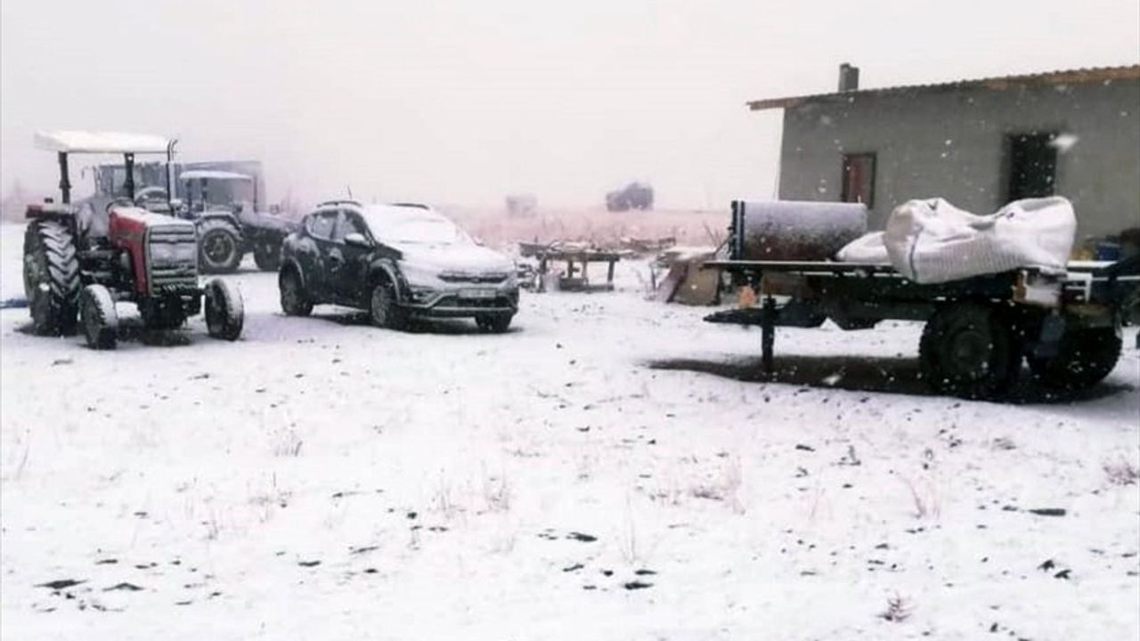Niğde'de Mevsimin İlk Karı Yağdı