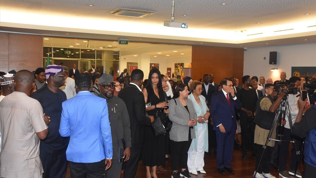 Nijerya'da Cumhuriyet'in 102. Yılı Kutlaması