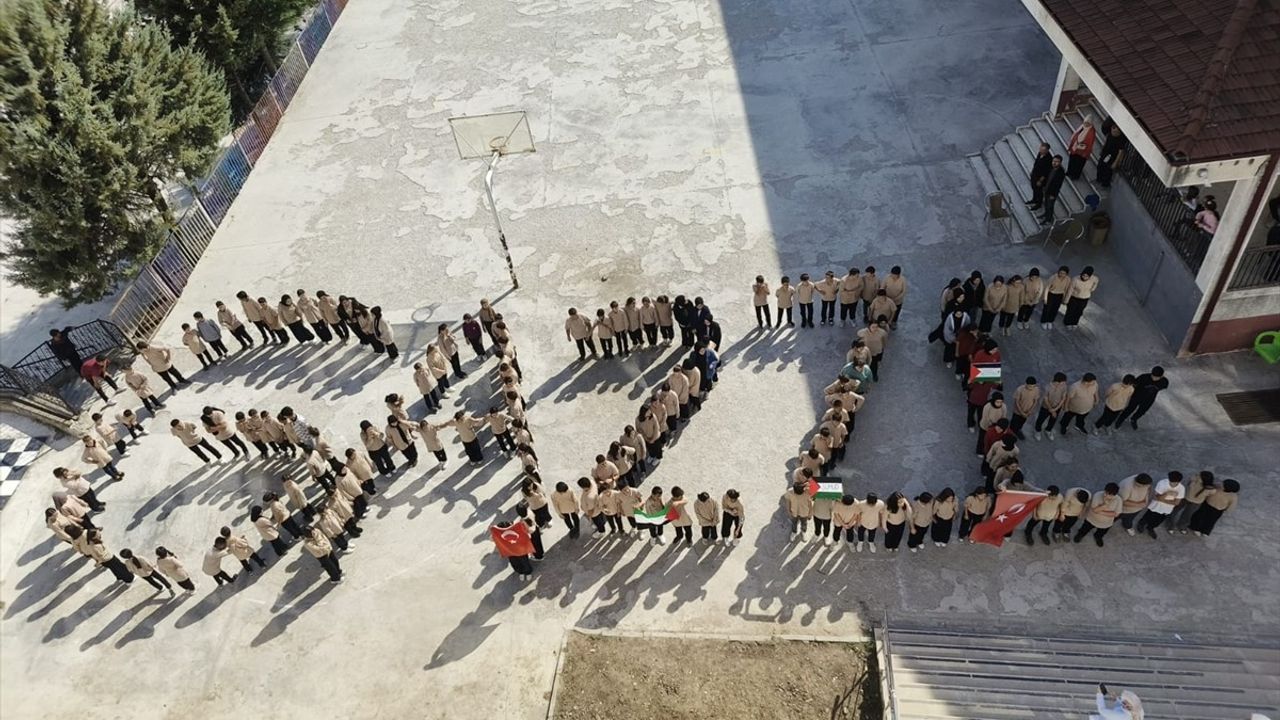 Öğrencilerden Gazze'ye Destek Koreografisi