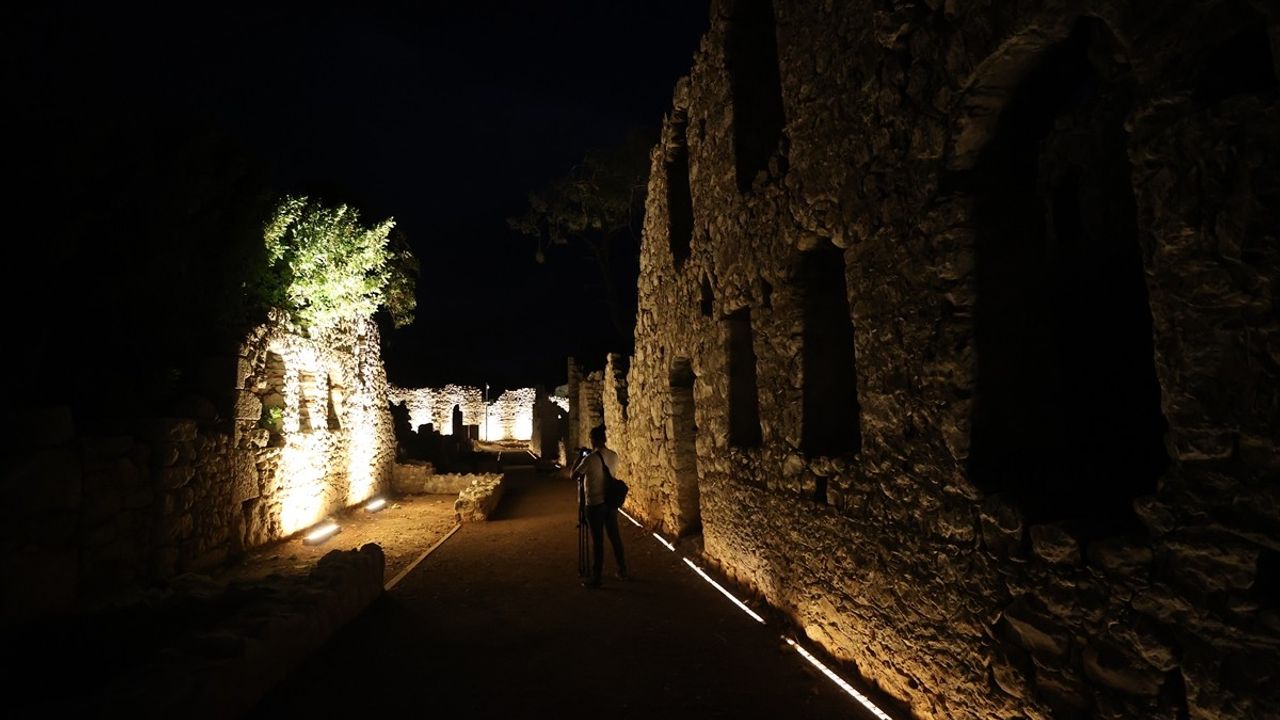 Olympos Antik Kenti'nde Gece Müze Ziyareti Artıyor