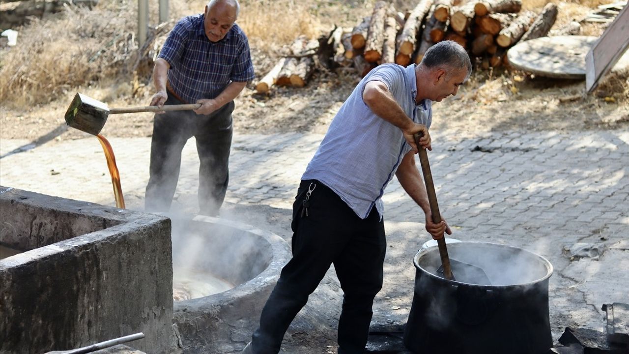 Osmaniye'de Geleneksel Pekmez Üretimi Başladı