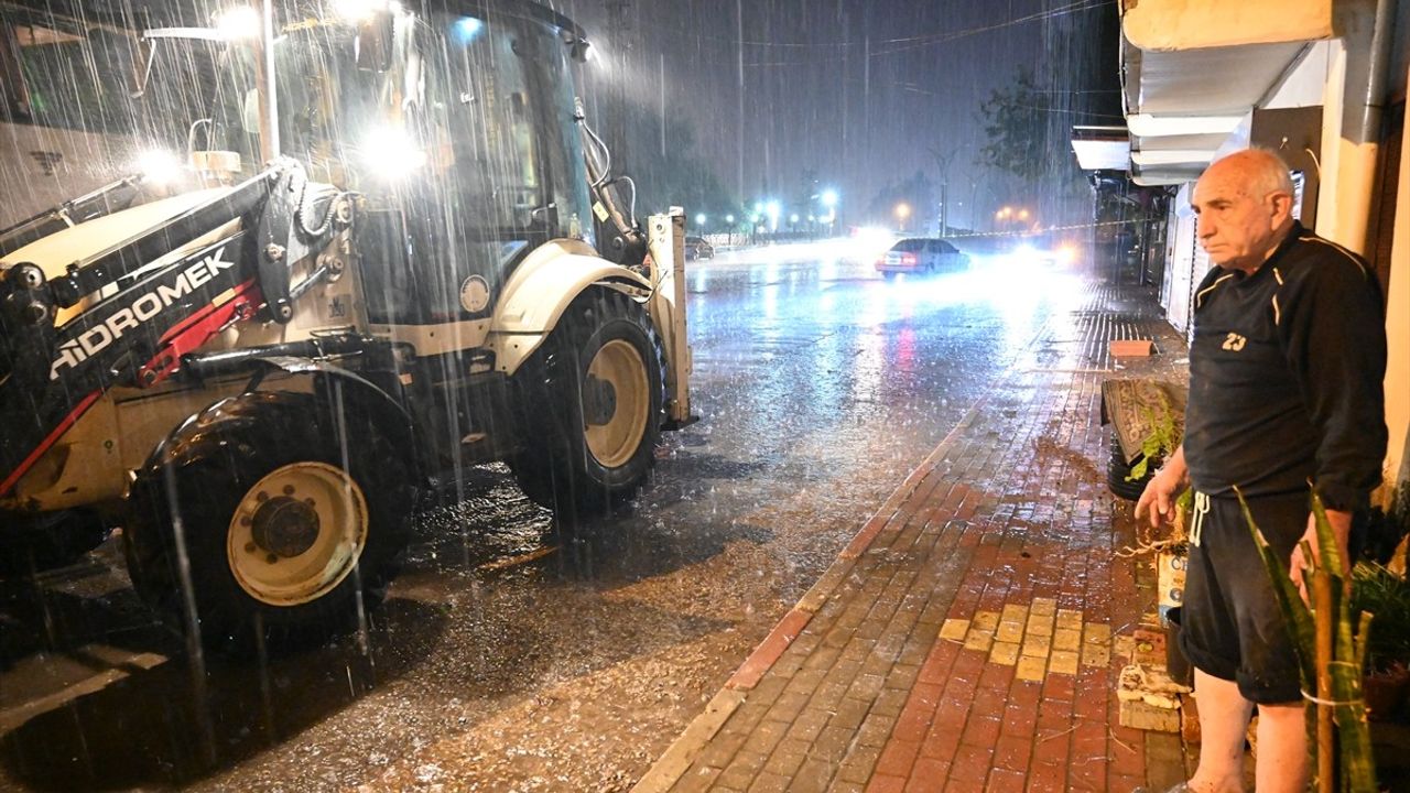 Osmaniye'de Sağanak Yağış Hayatı Olumsuz Etkiledi