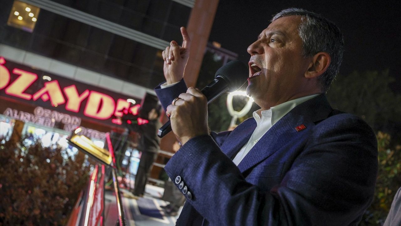 Özgür Özel, Arnavutköy Mitinginde Yolsuzluk İddialarını Ortaya Koydu