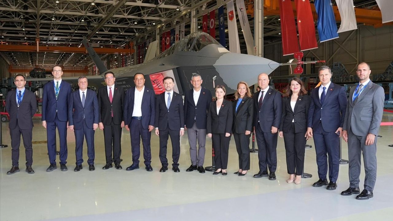 Özgür Özel'den Milli Muharip Uçak KAAN'a Destek Mesajı