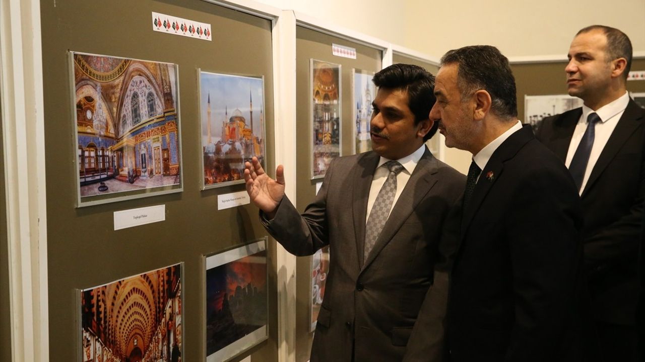 Pakistan'da 'Fedakarlığın Yüzleri' Sergisi Açıldı