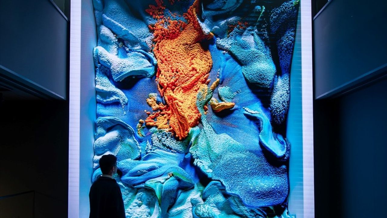 Refik Anadol'un Türkiye-Flora Eseri İstanbul'da Sanatseverlerle Buluştu