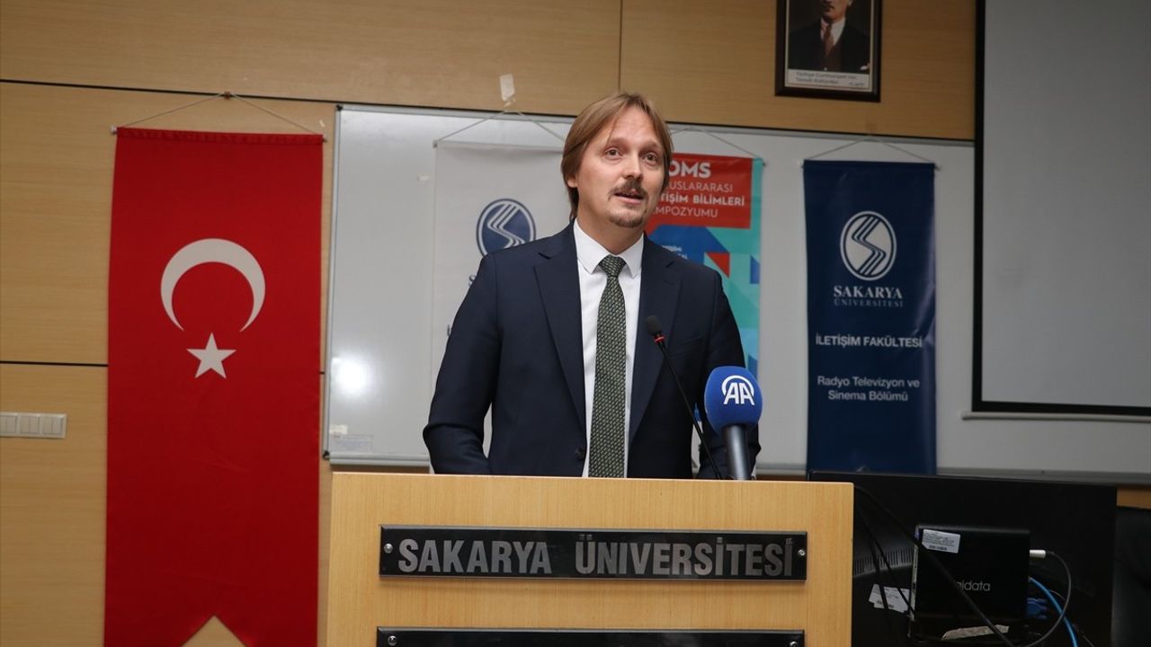 Sakarya'da 5. Uluslararası İletişim Bilimleri Sempozyumu Başladı