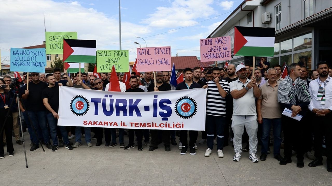 Sakarya'da Küresel Sumud Filosu'na Destek Protestosu