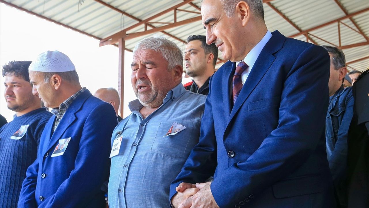 Sakarya'daki Trafik Kazasında Şehit Olan Jandarma Eryılmaz, Manisa'da Defnedildi
